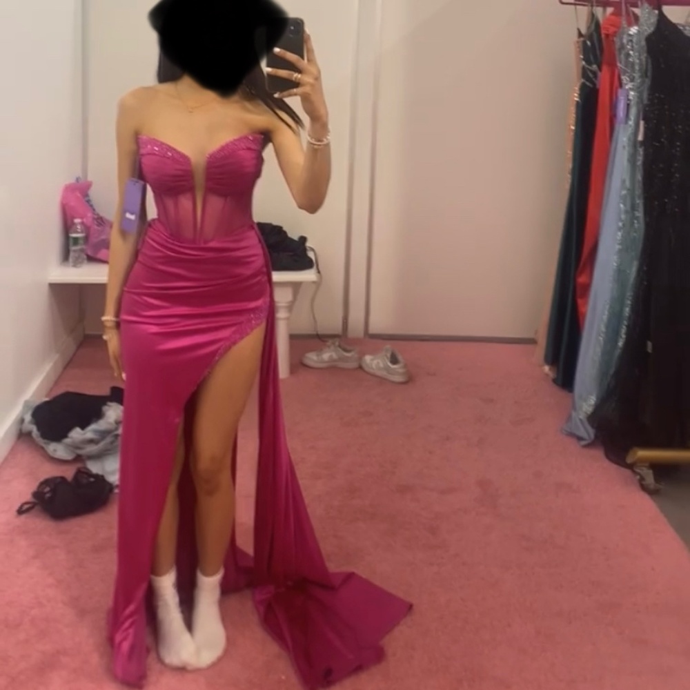 Gorgeous strapless prom dress!! NEVER WORN